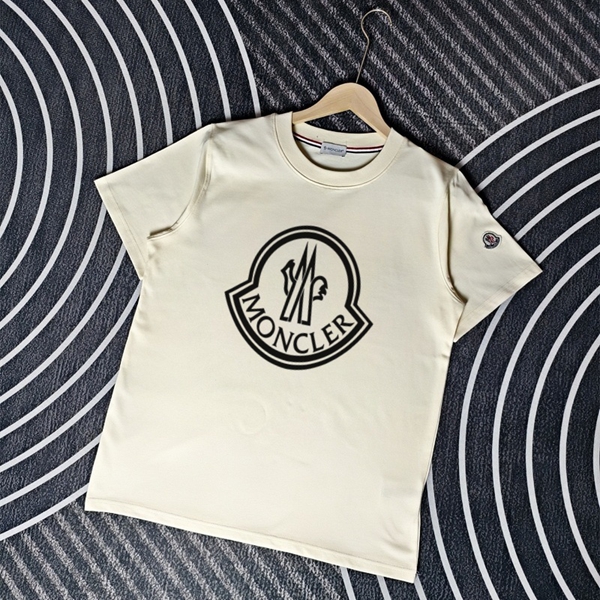 モンクレールTシャツ正面デザイン